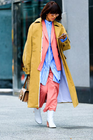 3_WHO, AUTUMN WINTER 2017-2018, AW 17-18, beige bag, beige coat, blazer, blue shirt, FALL WINTER 2017-2018, fashion week, frenchystyle, full length, FW, FW 17-18, high heels, jonathan paciullo, leather bag, leather boots, liz yu, NEW YORK, NYFW, overcoat, pink heels, pink jacket, pink pants, street style, striped shirt, sunglasses, trench coat, trousers, varnished leather shoes, vertical, white boots