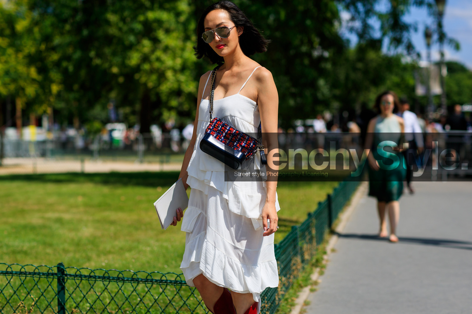 black bag, chanel, graphic bag, leather bag, printed bag, ruffles, sunglasses, tweed bag, white dress, fashion week, frenchystyle, FW, jonathan paciullo, street style, PFW, PARIS, horizontal, atmosphere details, detail, AUTUMN WINTER 2018-2019, FALL WINTER 2018-2019, FW 18-19