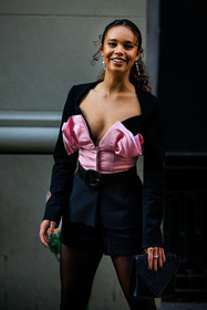 pink corset, ruffled corset, black skirt, mini skirt, black belt, big loops, silver creole, black stockings, alisha ihaan bo, fashion week, frenchystyle, FW, jonathan paciullo, street style, NYFW, NEW YORK, AUTUMN WINTER 2022-2023, FALL WINTER 2022_2023, FW 22-23, vertical, atmosphere details