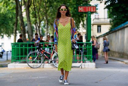 black and white shoes, black shoes, black sneakers, christian dior, graphic bag, graphic dress, green dress, leather bag, leather shoes, louis vuitton, multicolor jacket, polka dot, printed bag, printed dress, sunglasses, fashion week, frenchystyle, FW, jonathan paciullo, street style, PFW, PARIS, horizontal, atmosphere details, full length, AUTUMN WINTER 2018-2019, FALL WINTER 2018-2019, FW 18-19