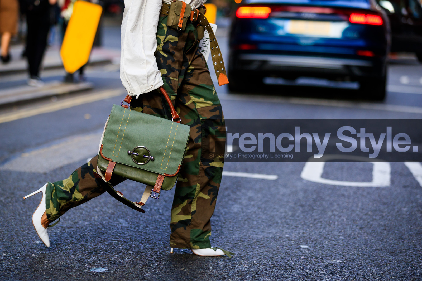 high heels, leather shoes, white shoes, camo pants, camouflage, graphic bag, graphic pants, green bag, green pants, high heels, jw anderson, leather bag, leather shoes, printed bag, printed pants, Tiffany Hsu, trousers, fashion week, frenchystyle, FW, jonathan paciullo, street style, LFW, LONDON, SPRING SUMMER 2019, SS 19, atmosphere details, horizontal, detail