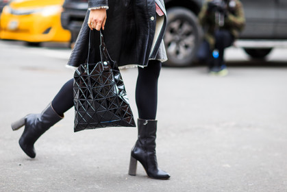 atmosphere details, AUTUMN WINTER 2016-2017, AW 16-17, black bag, black boots, black coat, detail, FALL WINTER 2016-2017, fashion week, frenchystyle, FW, FW 16-17, graphic bag, high heels, horizontal, issey miyake, jonathan paciullo, leather boots, leather coat, NEW YORK, NYFW, street style, woman