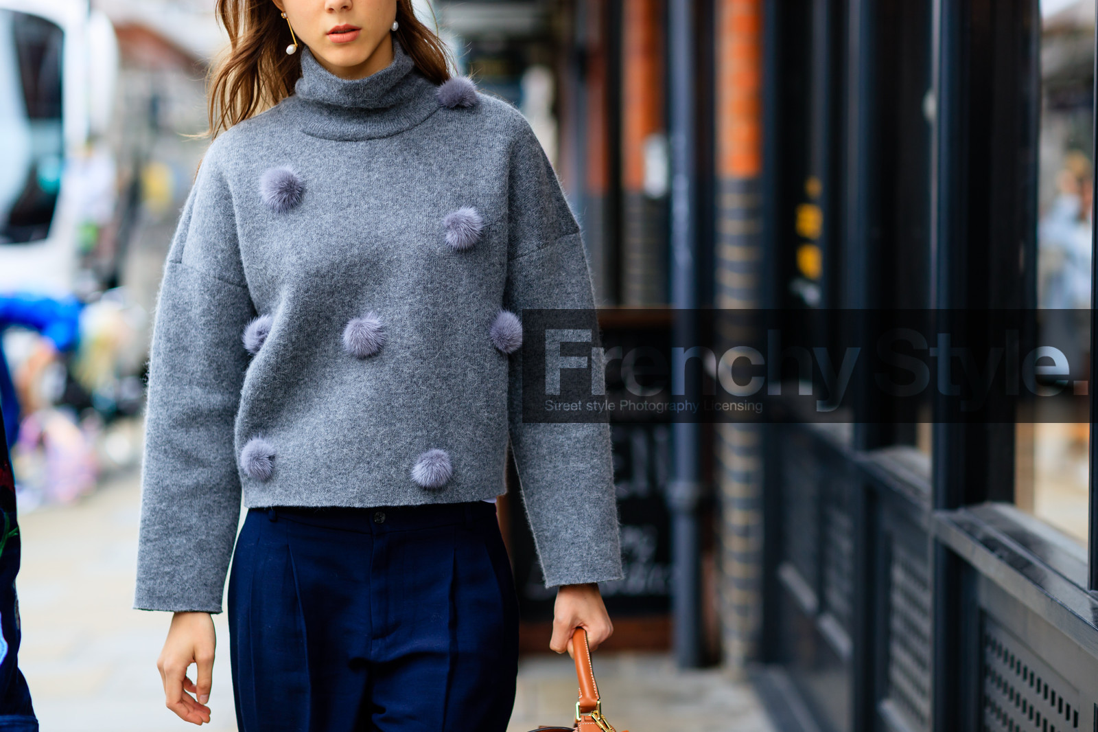 atmosphere details, black pants, detail, earrings, fashion week, frenchystyle, FW, grey sweater, horizontal, jonathan paciullo, LFW, LONDON, pearls, SPRING SUMMER 2017, SS 17, street style, trousers, woman