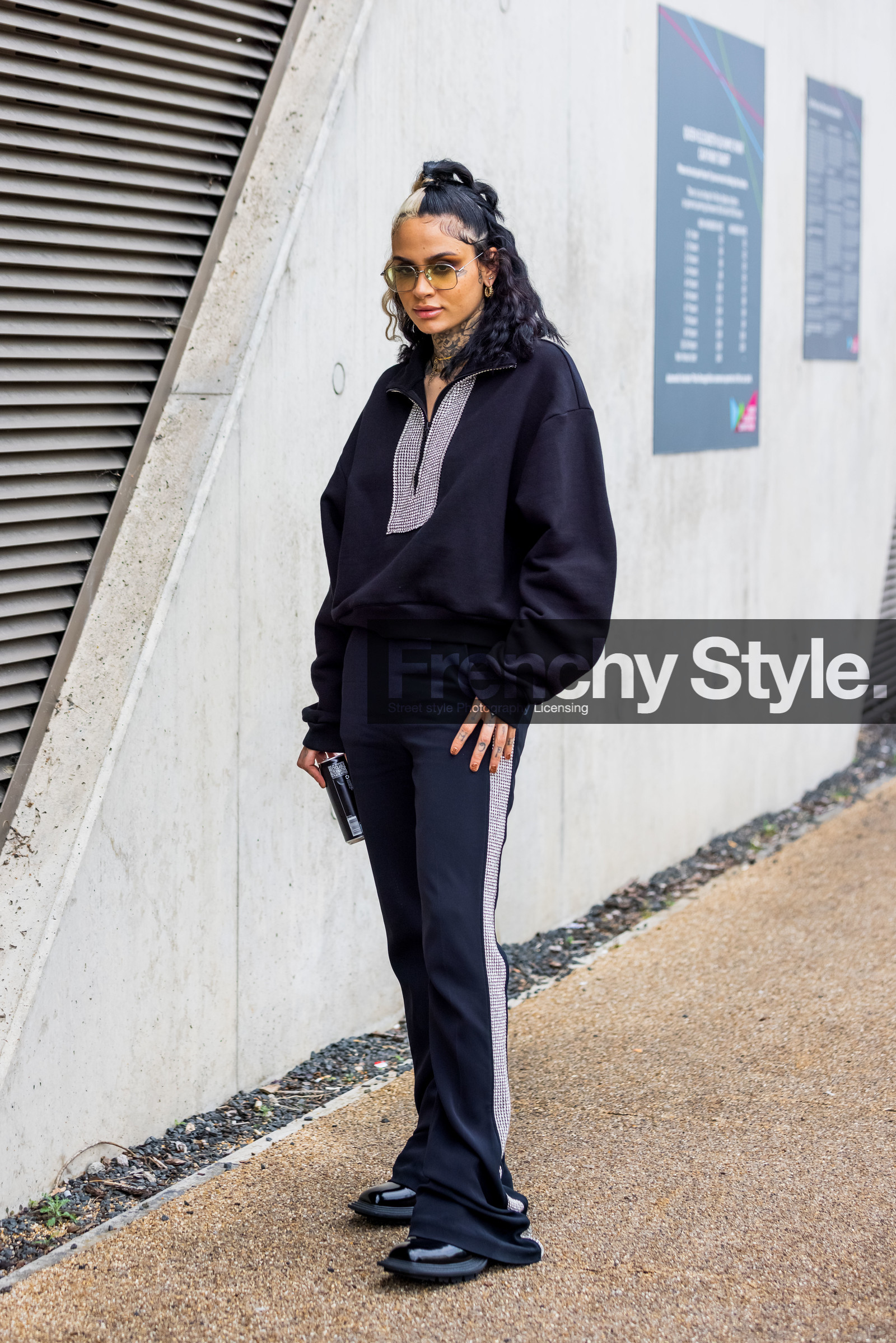 Kehlani, trousers, sweatshirt, shirt, black, shoes, clutch, glasses, fashion week, frenchystyle, FW, jonathan paciullo, street style, SPRING SUMMER 2022, SS 22, LFW, LONDON, vertical, full length
