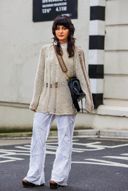 Maria Bernad, trousers, pants, flared pants, white, knits, knitted top, crossbody bag, handbag, beige, fashion week, frenchystyle, FW, jonathan paciullo, street style, SPRING SUMMER 2022, SS 22, LFW, LONDON, vertical, full length