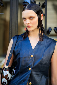 haircut, hair details, make up, make up details, black leather jacket, jacket shirt, sleeveless jacket, fashion week, frenchystyle, FW, jonathan paciullo, street style, PFW, PARIS, AUTUMN WINTER 2021-2022, FALL WINTER 2021-2022, FW 21-22, vertical, atmosphere details, detail, model