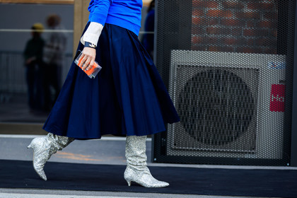 blue skirt, blue sweater, chanel, glitter, high boots, high heels, leather shoes, pleated skirt, shiny boots, silver shoes, fashion week, frenchystyle, FW, jonathan paciullo, street style, MFW, MILAN, AUTUMN WINTER 2018-2019, FALL WINTER 2018-2019, FW 18-19, horizontal, atmosphere details