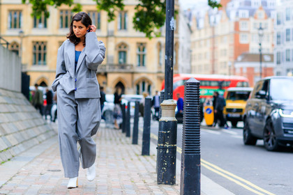 atmosphere details, blazer, fashion week, frenchystyle, full length, FW, grey jacket, grey pants, grey suit, horizontal, jonathan paciullo, leather shoes, LFW, LONDON, oversize, SPRING SUMMER 2018, SS 18, street style, trousers, white shoes
