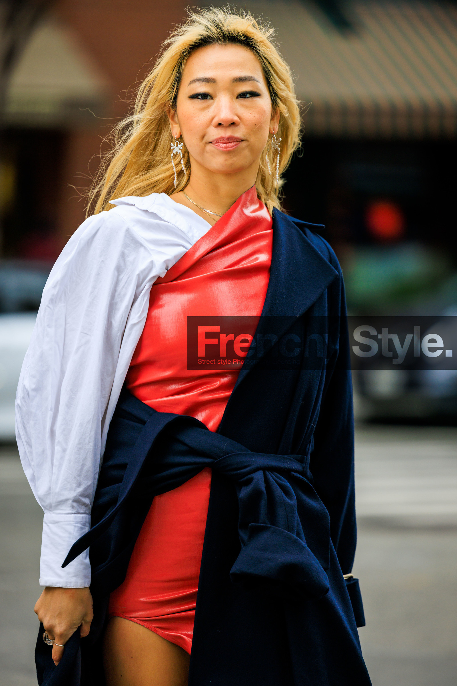 red mini dress, latex dress, black trench, mini pouch, mini bag, white shirt, overlayed look, strass earrings, street style, jonathan paciullo, FW, frenchystyle, fashion week, NYFW, NEW YORK, AUTUMN WINTER 2022-2023, FALL WINTER 2022_2023, FW 22-23, vertical, atmosphere details
