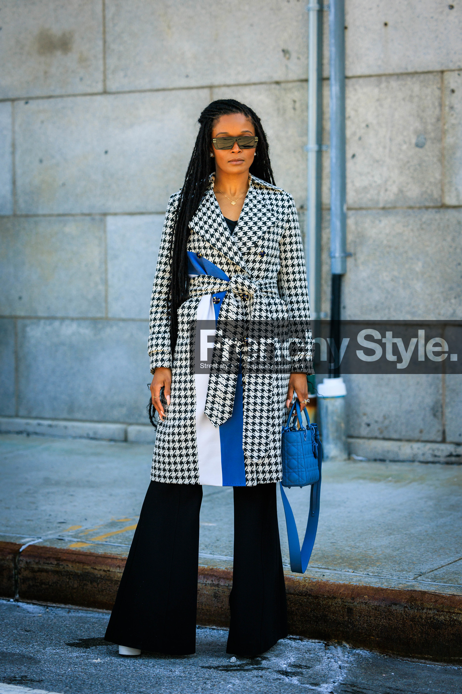 lady dior bag, blue lady dior, flared pants, black pants, plaid trenchcoat, multicolor trench, black sunglasses, tweed trench, stripes trench, street style, jonathan paciullo, FW, frenchystyle, fashion week, NYFW, NEW YORK, AUTUMN WINTER 2022-2023, FALL WINTER 2022_2023, FW 22-23, vertical, full length
