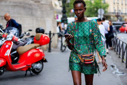 fanny pack, graphic bag, graphic dress, green dress, leather bag, multicolor bag, printed bag, printed dress, short hair, fashion week, frenchystyle, FW, jonathan paciullo, street style, PFW, PARIS, atmosphere details, horizontal, detail, model, AUTUMN WINTER 2018-2019, FALL WINTER 2018-2019, FW 18-19