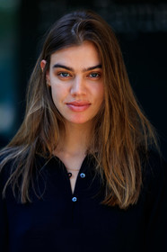 beauty, beauty details, big eyebrows, no make up, no make up, black polo shirt, fashion week, frenchystyle, FW, jonathan paciullo, street style, vertical, detail, atmosphere details