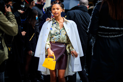 paola locatelli, louis vuitton skirt, louis vuitton shirt, louis vuitton shoes, silk shirt, nude shirt, printed shirt, burgundy leather skirt, mini skirt, wrap skirt, white shirt, PARIS, PFW, fashion week, frenchystyle, FW, jonathan paciullo, street style, SPRING SUMMER 2021, SS 21, horizontal, atmosphere details, detail