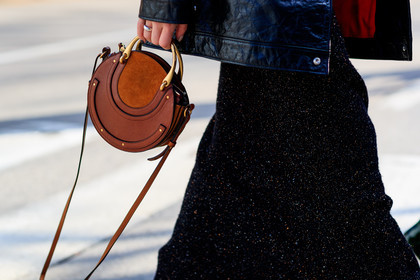 black skirt, brown bag, chloé, leather bag, street style, jonathan paciullo, FW, frenchystyle, fashion week, NYFW, NEW YORK, AUTUMN WINTER 2018-2019, AW 18-19, FALL WINTER 2018-2019, FW 18-19, atmosphere details, horizontal, detail