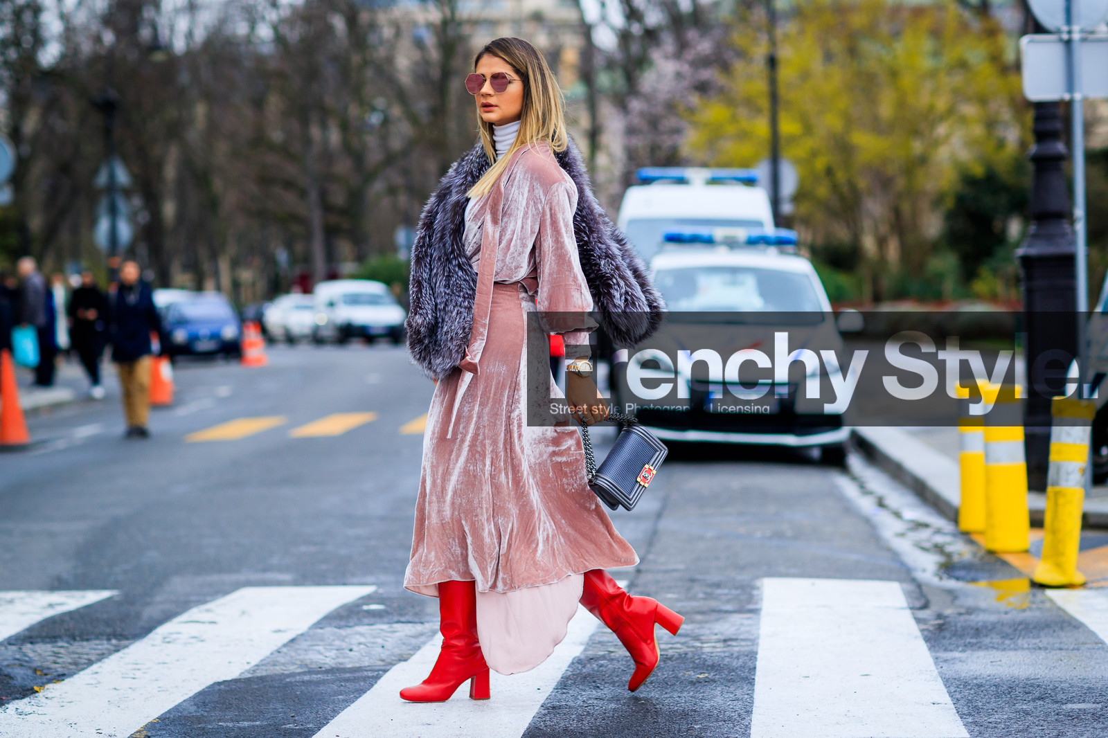 atmosphere details, AUTUMN WINTER 2017-2018, AW 17-18, black bag, boy bag, chanel, chanel handbag, FALL WINTER 2017-2018, fashion week, frenchystyle, full length, fur jacket, FW, FW 17-18, grey bag, high heels, horizontal, jonathan paciullo, leather bag, leather shoes, PARIS, PFW, pink dress, purple fur, purple jacket, red boots, street style, sunglasses, thassia naves, velvet