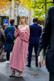 vika gazinskaya, white top, sleeveless top, sleeveless t-shirt, pink dress, long dress, long sleeves dress, knitwear, knit dress, low necked dress, openwork dress, belted dress, brown leather belt, black suede slippers, multi straps sandals, multi straps slippers, kitten heels slippers, PARIS, PFW, SPRING SUMMER 2020, SS 20, fashion week, frenchystyle, FW, jonathan paciullo, street style, vertical, full length