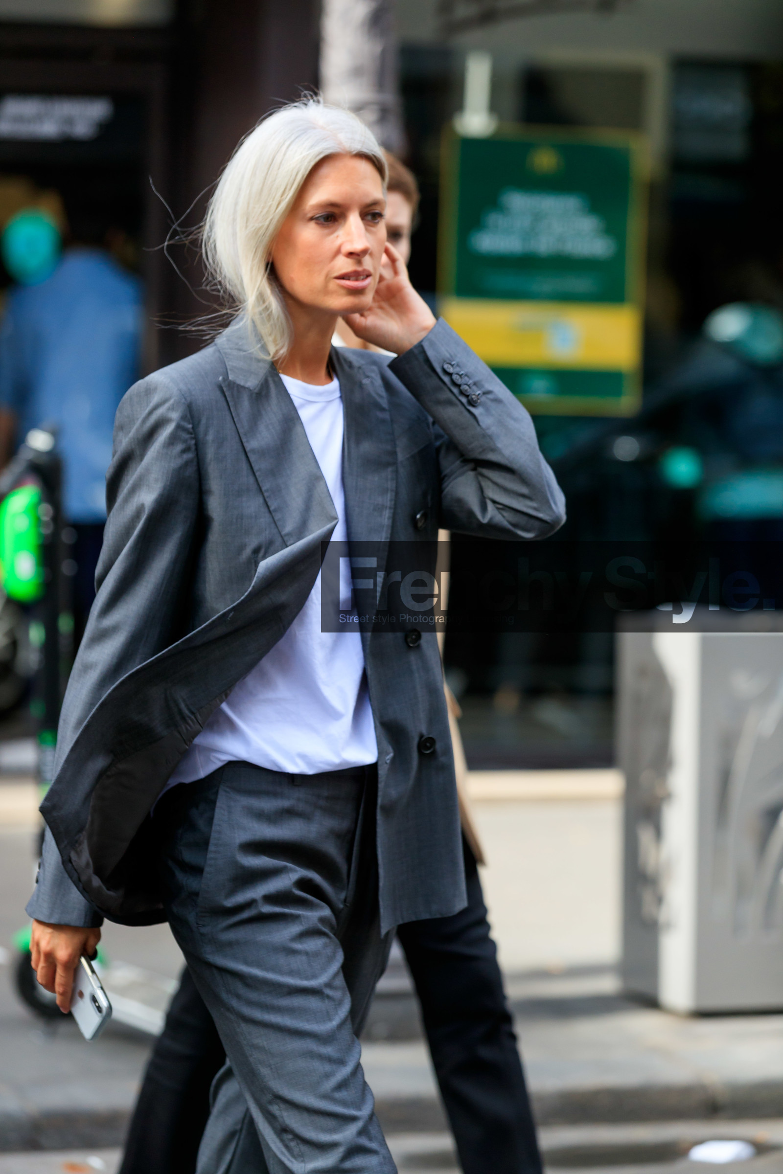 sarah harris, grey jacket, grey pants, grey suits, white t-shirt, PARIS, PFW, SPRING SUMMER 2020, SS 20, fashion week, frenchystyle, FW, jonathan paciullo, street style, vertical, atmosphere details, detail