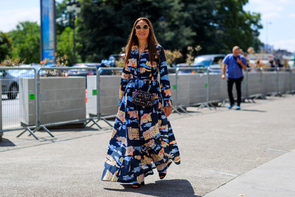 black bag, blue dress, chanel, embroidered bag, graphic bag, graphic dress, leather bag, printed bag, printed dress, shiny bag, sunglasses, fashion week, frenchystyle, FW, jonathan paciullo, street style, PFW, PARIS, horizontal, atmosphere details, full length, AUTUMN WINTER 2018-2019, FALL WINTER 2018-2019, FW 18-19, celenie laura fleur, laure heriard dubreuil