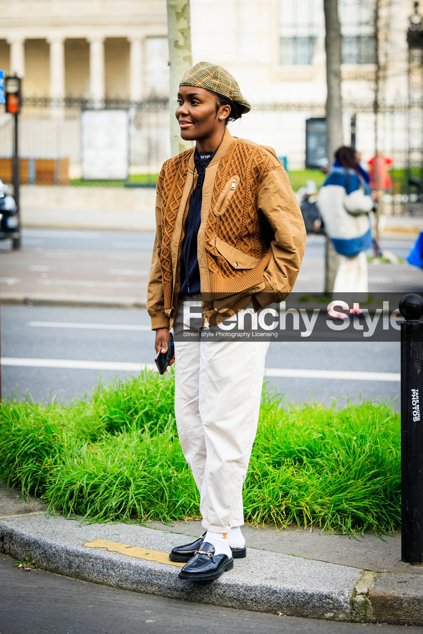 beanie, plaid beanie, bomber jacket, knitted bomber jacket, black tshirt, white pands, stud earrings, iphone, gucci loafers, black loafers, fashion week, frenchystyle, FW, jonathan paciullo, street style, AUTUMN WINTER 2022-2023, FALL WINTER 2022_2023, FW 22-23, PFW, PARIS, vertical, full length, camel jacket, camel bomber jacket