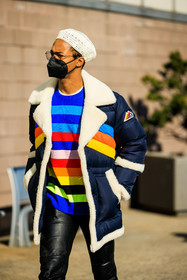 knitted beret, white beret, multicolor jumper, black pants, black leather pants, winter fury jacket, puffy winter jacket, glasss, glasses, stripes jumper, fashion week, frenchystyle, FW, jonathan paciullo, street style, NYFW, NEW YORK, AUTUMN WINTER 2022-2023, FALL WINTER 2022_2023, FW 22-23, vertical, atmosphere details