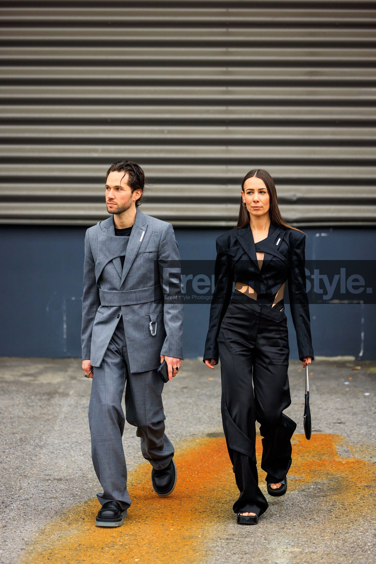 grey suit, black shoes, assymetric suit, black suit, cut out suit, black sandals, black handbag, coperni, alice & j.s, alice barbier, JS roques, street style, jonathan paciullo, FW, frenchystyle, fashion week, AUTUMN WINTER 2022-2023, FALL WINTER 2022_2023, FW 22-23, PFW, PARIS, full length, vertical