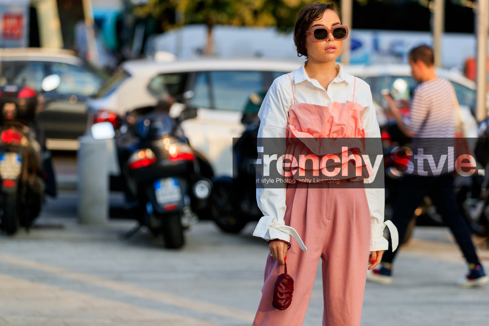 karina nigay, white shirt, light pink top, light pink pants, ruffle top, carrot pants, high waist pants, pink sunglasses, square shape glasses, burgundy leather bag, mini bag, bottega veneta bag, sleeveless top, layered top, fashion week, frenchystyle, FW, jonathan paciullo, street style, MFW, MILAN, SPRING SUMMER 2020, SS 20