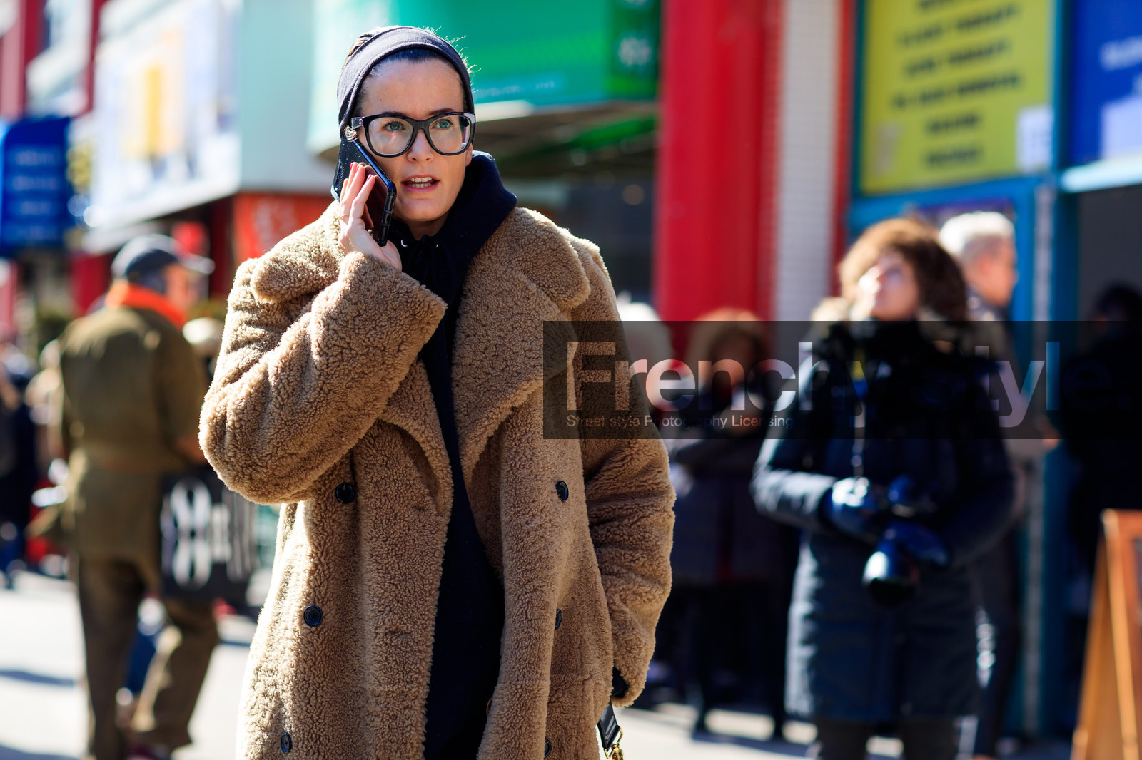 beige jacket, black sweater, camel coat, Fur coat, headband, hoodie, shearling, sunglasses, street style, jonathan paciullo, FW, frenchystyle, fashion week, NYFW, NEW YORK, AUTUMN WINTER 2018-2019, AW 18-19, FALL WINTER 2018-2019, FW 18-19, atmosphere details, horizontal, detail, Lucy Chadwick