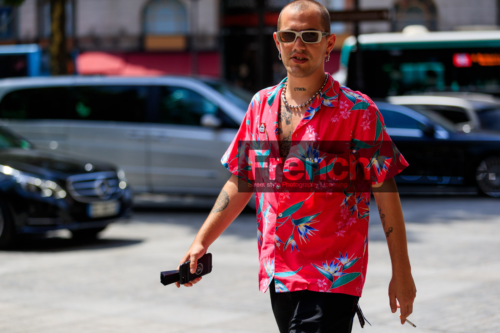 atmosphere details, black shorts, detail, fashion week, frenchystyle, FW, horizontal, jonathan paciullo, marc goehring, MENSWEAR, necklace, PARIS, PFW, printed shirt, red shirt, SPRING SUMMER 2018, SS 18, street style, sunglasses, tattoos