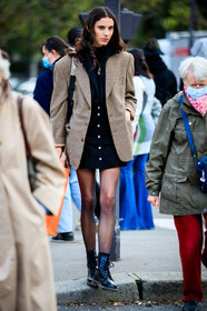 checked jacket, turtleneck pullover, black pullover, black tights, black leather boots, flat boots, doc marteens shoes, laced boots, black skirt, button skirt, mini skirt, street style, jonathan paciullo, FW, frenchystyle, fashion week, PFW, PARIS, SPRING SUMMER 2021, SS 21, vertical, full length, model