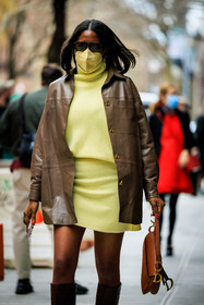 knitted yellow mini dress, brown leather cardigan, brown dior saddle bag, black sunglasses, fashion week, frenchystyle, FW, jonathan paciullo, street style, NYFW, NEW YORK, AUTUMN WINTER 2022-2023, FALL WINTER 2022_2023, FW 22-23, vertical, atmosphere details