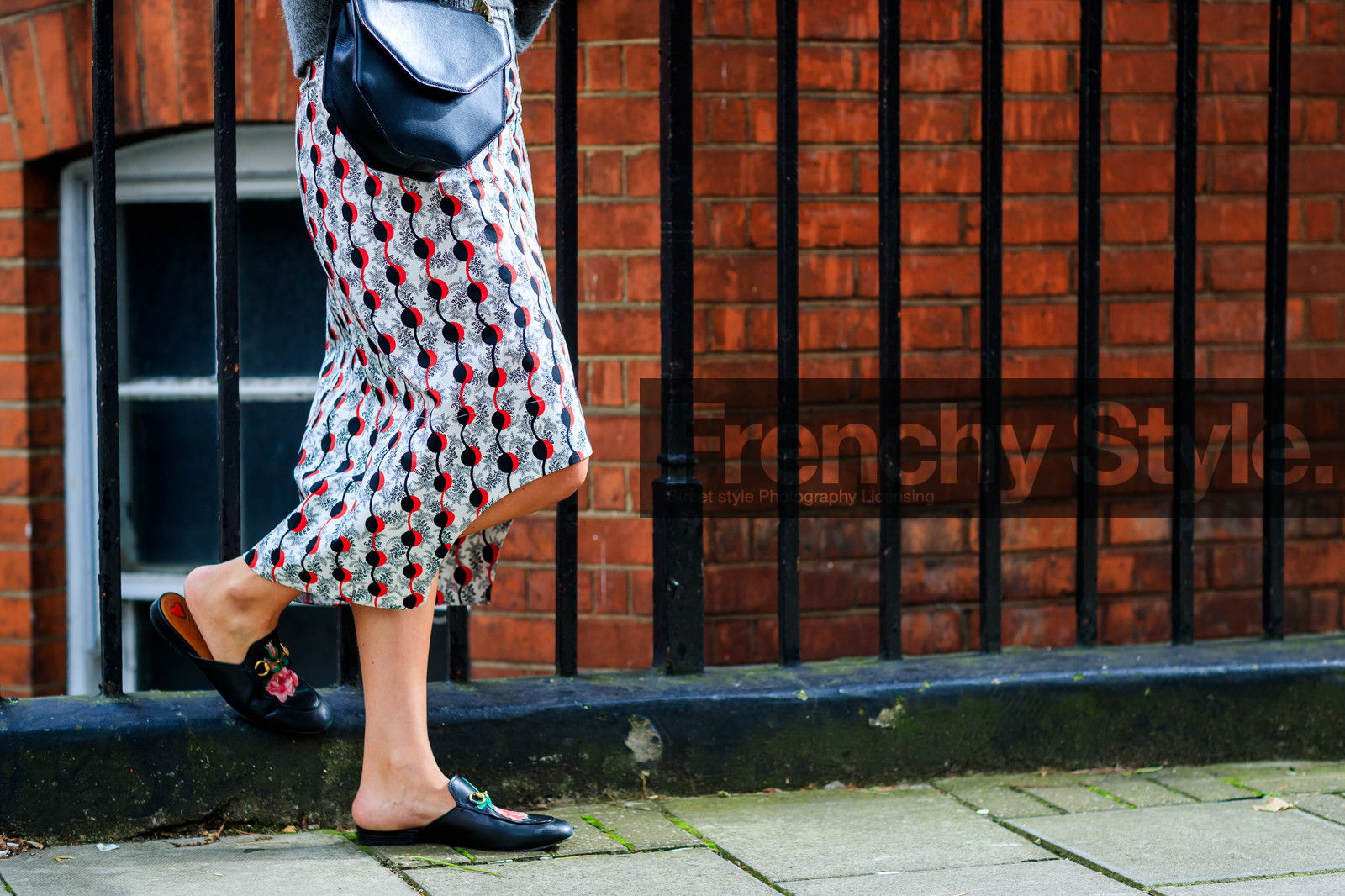 atmosphere details, black bag, black shoes, black slippers, detail, fashion week, frenchystyle, FW, graphic bag, grey sweater, gucci, horizontal, jonathan paciullo, leather bag, leather shoes, LFW, LONDON, m2malletier, printed shoes, printed skirt, SPRING SUMMER 2018, SS 18, street style, white skirt