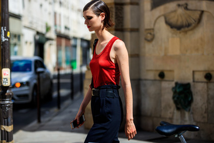 black belt, black pants, eyeshadow, leather belt, red top, wet hair, PFW, fashion week, frenchystyle, FW, jonathan paciullo, street style, PARIS, horizontal, atmosphere details, detail, model, AUTUMN WINTER 2018-2019, FALL WINTER 2018-2019, FW 18-19