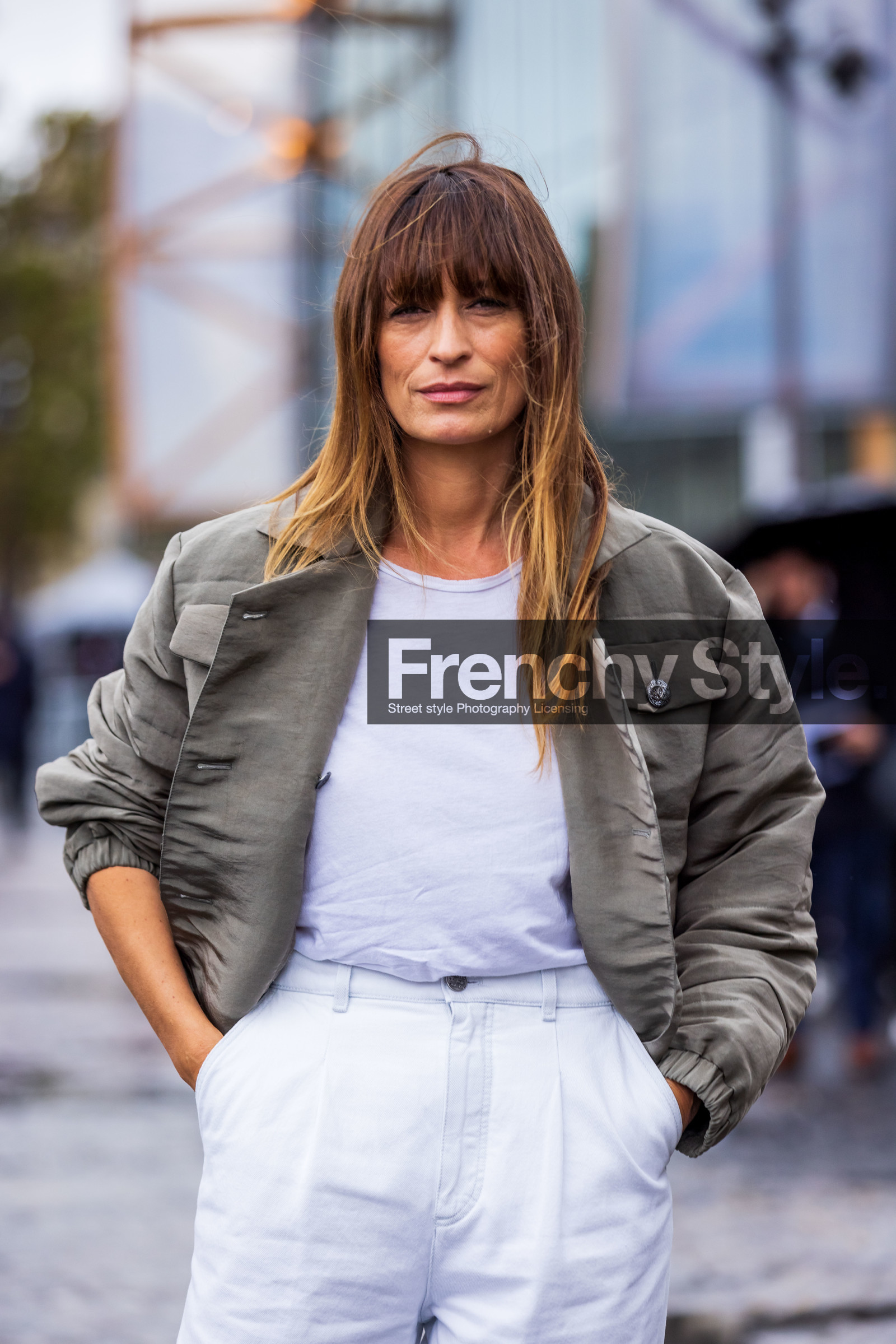 Caroline de Maigret, jacket, khaki jacket, pants, tshirt, white denim, white pants, white tshirt, fashion week, frenchystyle, FW, jonathan paciullo, street style, PFW, PARIS, SPRING SUMMER 2022, SS 22, vertical, atmosphere details