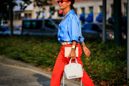 balenciaga, blue shirt, bracelet, leather bag, leather belt, red pants, sunglasses, trousers, white bag, white belt, fashion week, frenchystyle, FW, jonathan paciullo, street style, MFW, MILAN, SPRING SUMMER 2019, SS 19, atmosphere details, horizontal, detail