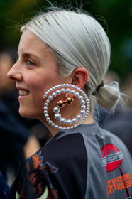 big earrings, bun, close up detail, dyed hair, earring detail, golden earrings, hair details, multi earrings, pearl earrings, fashion week, frenchystyle, FW, jonathan paciullo, street style, vertical, detail, atmosphere details