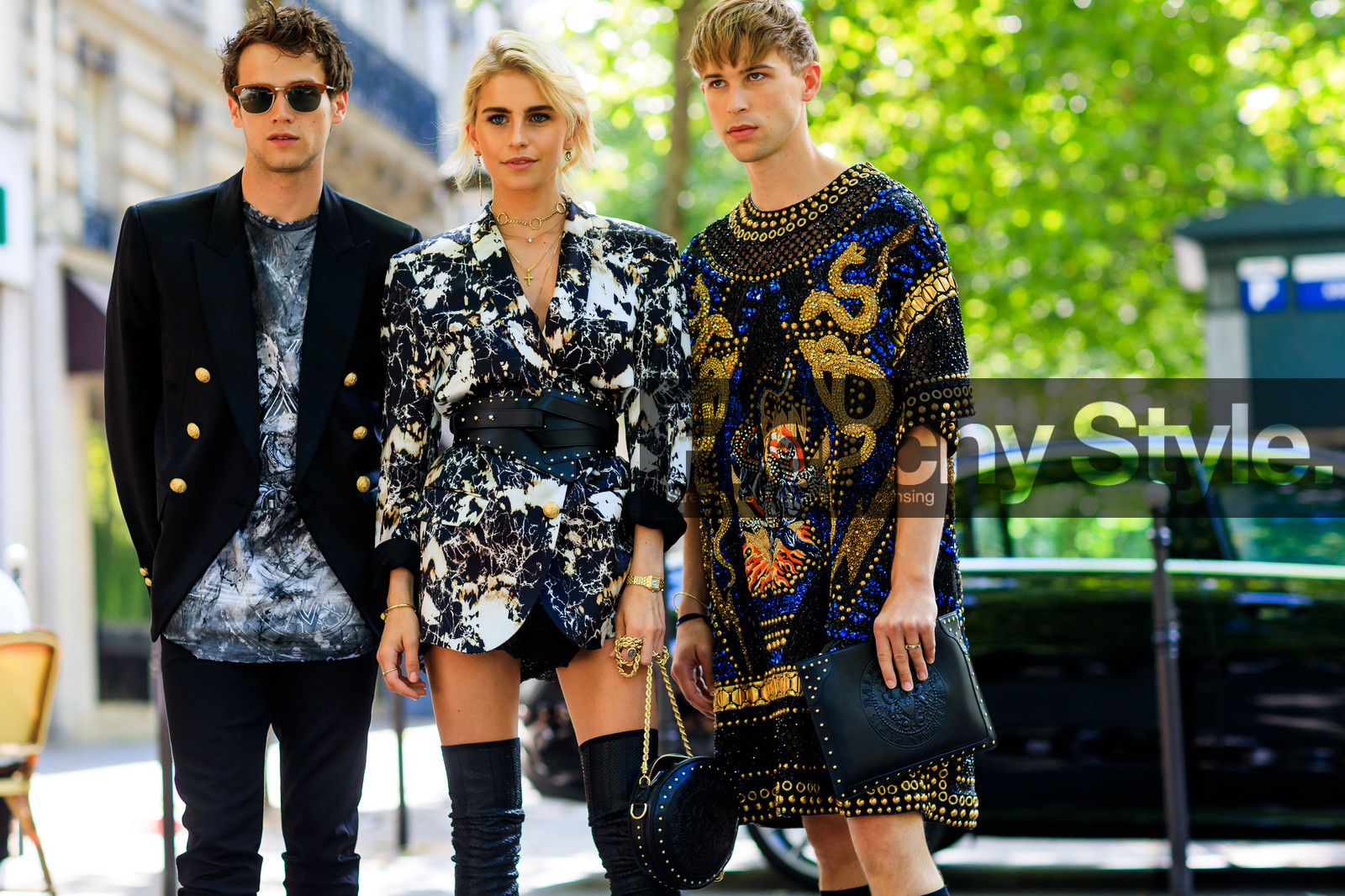 atmosphere details, balmain, black and white, black bag, black belt, black boots, black jacket, black pants, caro daur, detail, fashion week, frenchystyle, FW, glitter, golden dress, grey t shirt, high boots, horizontal, isabel marant, jonathan paciullo, leather bag, leather belt, MENSWEAR, multicolor dress, PARIS, PFW, printed dress, printed t shirt, sequined dress, shiny dress, SPRING SUMMER 2018, SS 18, street style, sunglasses, tie & die