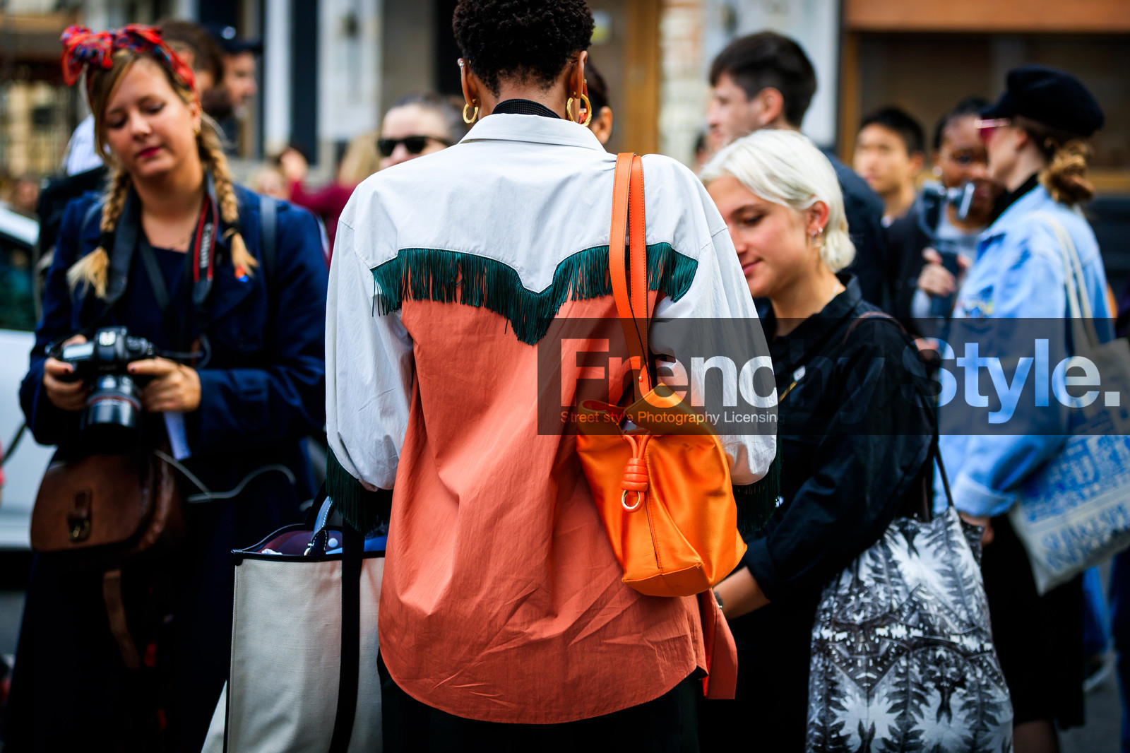 donna wallace, earrings, fringes, graphic jacket, leather bag, loewe, orange bag, orange jacket, printed jacket, fashion week, frenchystyle, FW, jonathan paciullo, street style, LFW, LONDON, SPRING SUMMER 2019, SS 19, atmosphere details, horizontal, detail