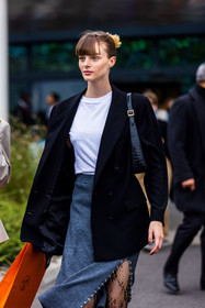 bag, black bag, black blazer, blazer, croco bag, grey skirt, knitted skirt, leather bag, skirt, splited skirt, statement tights, t-shirt, tights, white t-shirt, fashion week, frenchystyle, FW, jonathan paciullo, street style, PFW, PARIS, SPRING SUMMER 2022, SS 22, vertical, atmosphere details