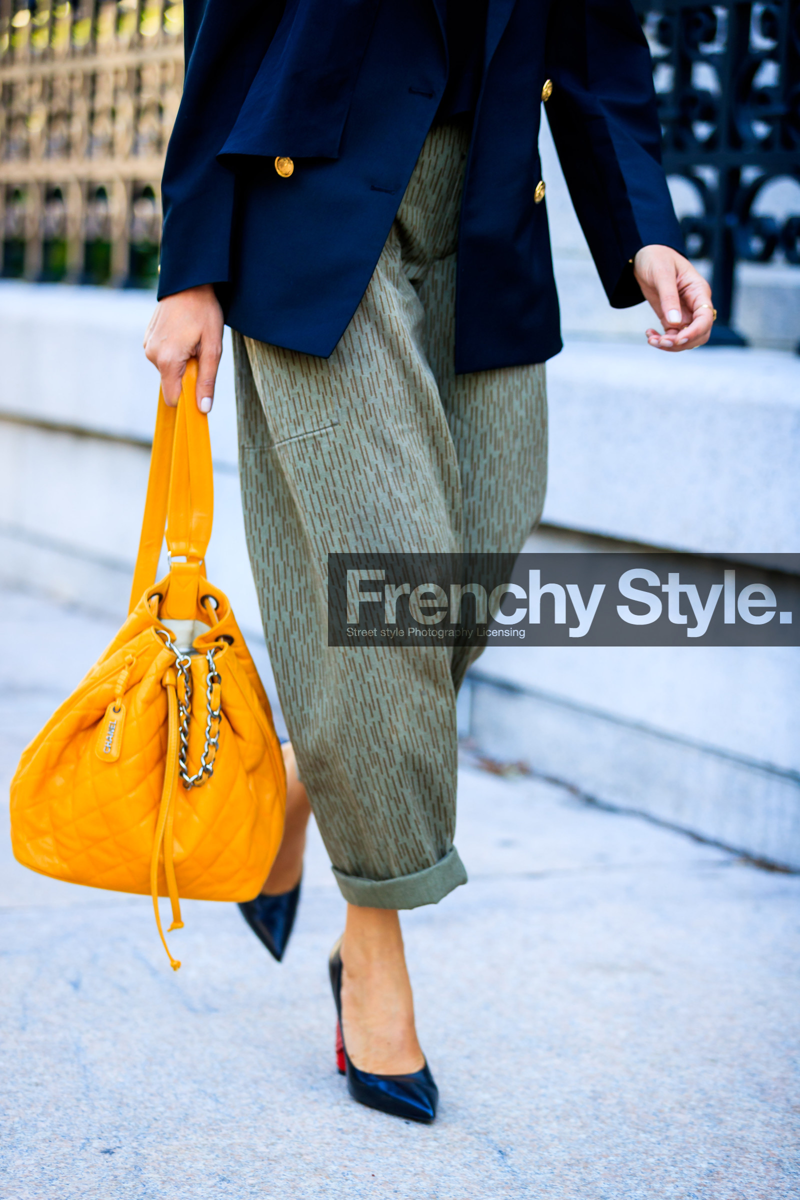atmosphere details, black shoes, blazer, chanel, detail, ece sukan, fashion week, frenchystyle, FW, green pants, high heels, jonathan paciullo, leather bag, leather shoes, navy jacket, NEW YORK, NYFW, orange bag, SPRING SUMMER 2018, SS 18, street style, trousers, vertical, wide pants