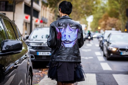 back, black perfecto, face print, lace skirt, leather perfecto, mini skirt, monochrome, perfecto, print, printed jacket, ruffles, skirt, Sora Choi, tulle skirt, fashion week, frenchystyle, FW, jonathan paciullo, street style, PFW, PARIS, SPRING SUMMER 2022, SS 22, atmosphere details, horizontal
