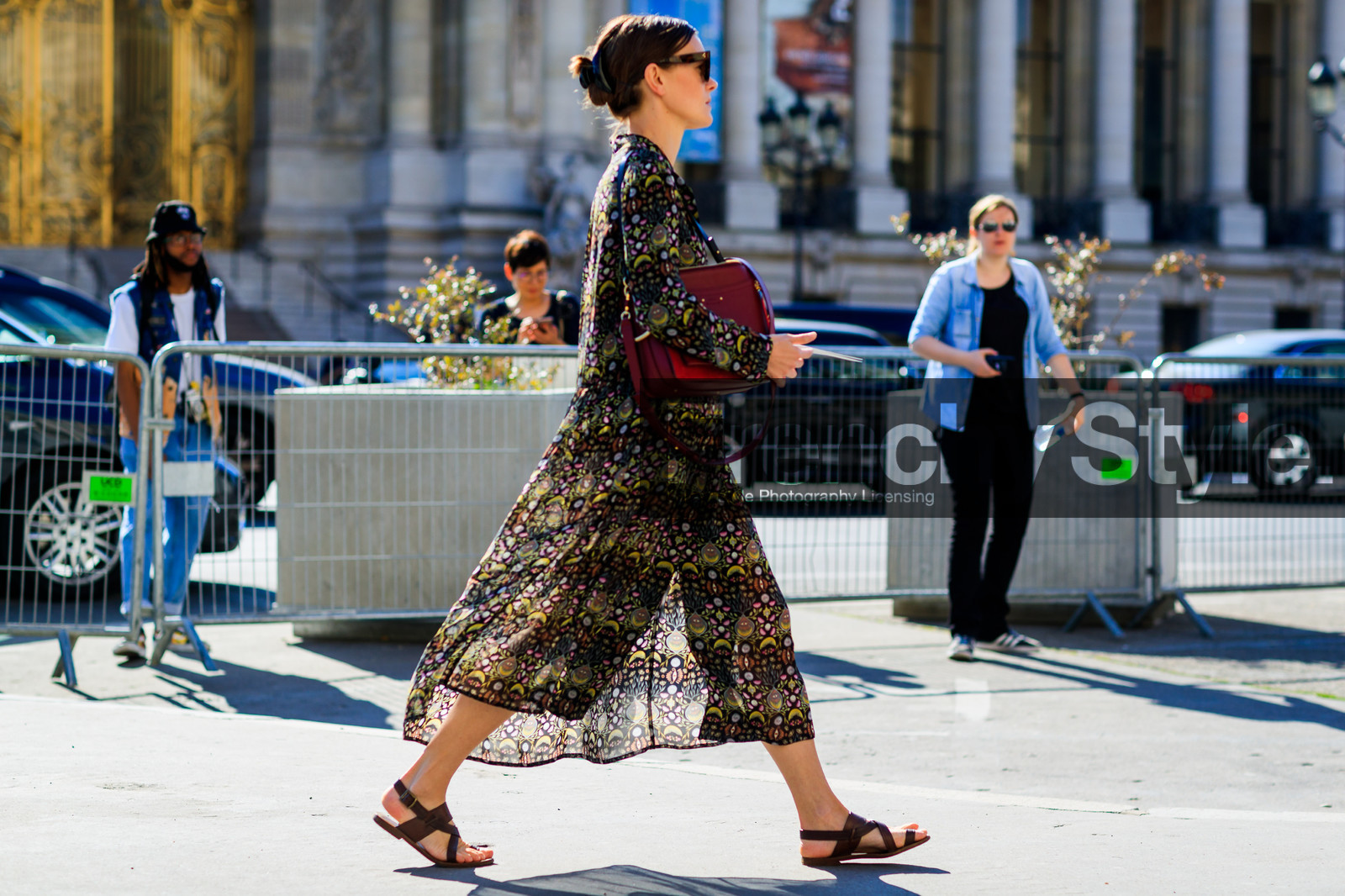 black shoes, bordeaux, burgundy, graphic dress, leather bag, leather shoes, multicolor dress, pleats, printed dress, red bag, sunglasses, fashion week, frenchystyle, FW, jonathan paciullo, street style, PFW, PARIS, horizontal, atmosphere details, full length, AUTUMN WINTER 2018-2019, FALL WINTER 2018-2019, FW 18-19, jo ellison
