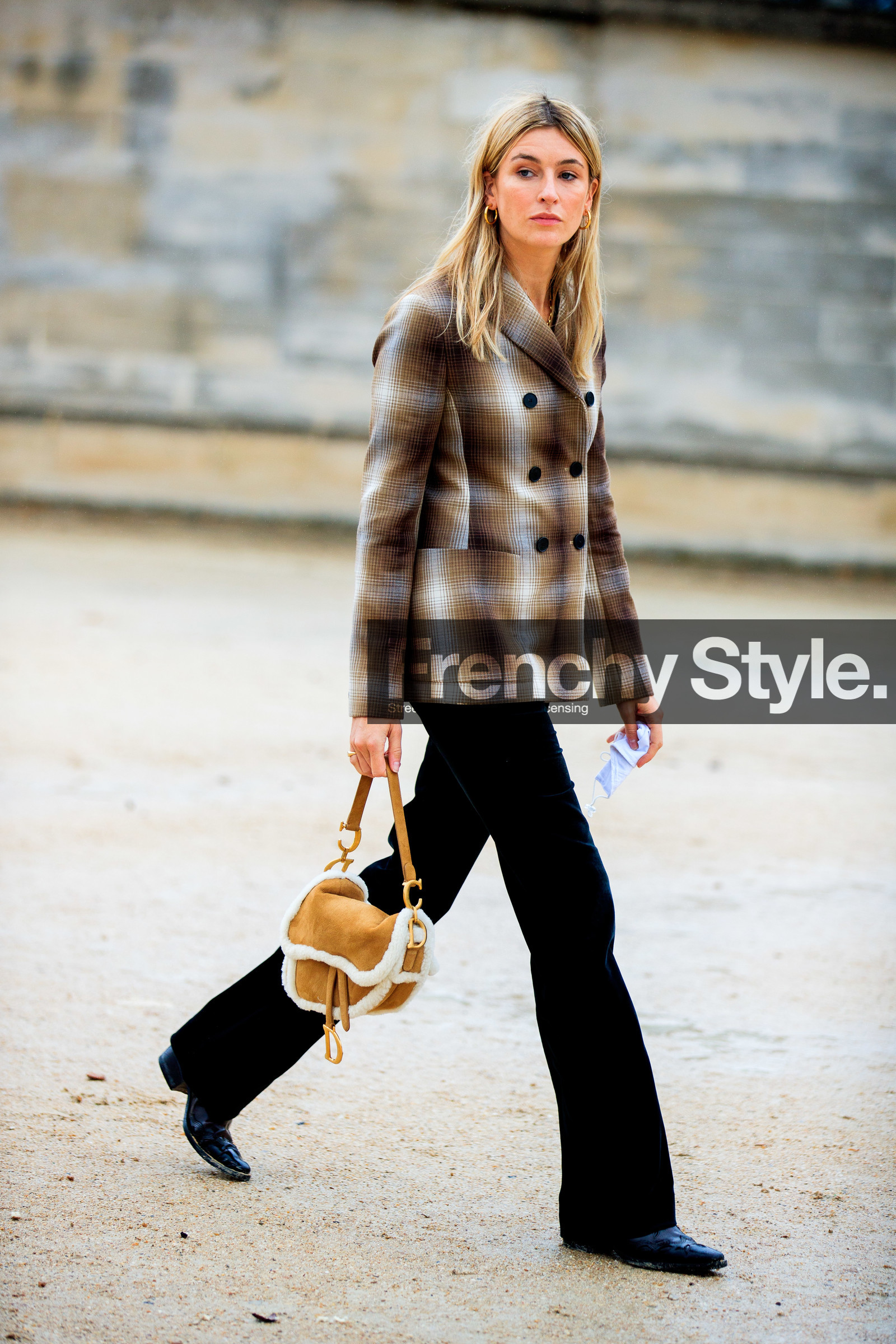 camille charriere, checked jacket, brown jacket, camel jacket, camel bag, camel suede bag, fur bag, velvet pants, flare pants, black pants, dior bag, dior saddle bag, dior jacket, hand bag, fashion week, frenchystyle, FW, jonathan paciullo, street style, PFW, PARIS, SPRING SUMMER 2021, SS 21, vertical, full length
