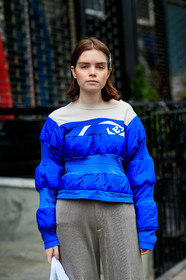 blue sweater, brown pants, molly and reese blustein, trousers, frenchystyle, jonathan paciullo, street style, NYFW, NEW YORK, AUTUMN WINTER 2019-2020, AW 19-20, FALL WINTER 2019-2020, FW 19-20, fashion week, FW, vertical, atmosphere details, detail