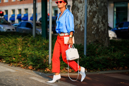 balenciaga, blue shirt, bracelet, high heels, leather bag, leather belt, leather shoes, red pants, sunglasses, trousers, white bag, white belt, white shoes, fashion week, frenchystyle, FW, jonathan paciullo, street style, MFW, MILAN, SPRING SUMMER 2019, SS 19, atmosphere details, horizontal, detail