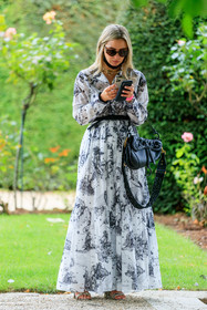 iphone, scale sunglasses, dior bag, dior dress, dior total look, black leather bag, black bag, dior saddle bag, hand bag, crossbody bag, white dress, long dress, long sleeves dress, printed dress, silk dress, golden necklace, multi necklace, dior sunglasses, black dress, floral embroidered bag, fashion week, frenchystyle, FW, jonathan paciullo, street style, PFW, PARIS, AUTUMN WINTER 2021-2022, FALL WINTER 2021-2022, FW 21-22, vertical, full length
