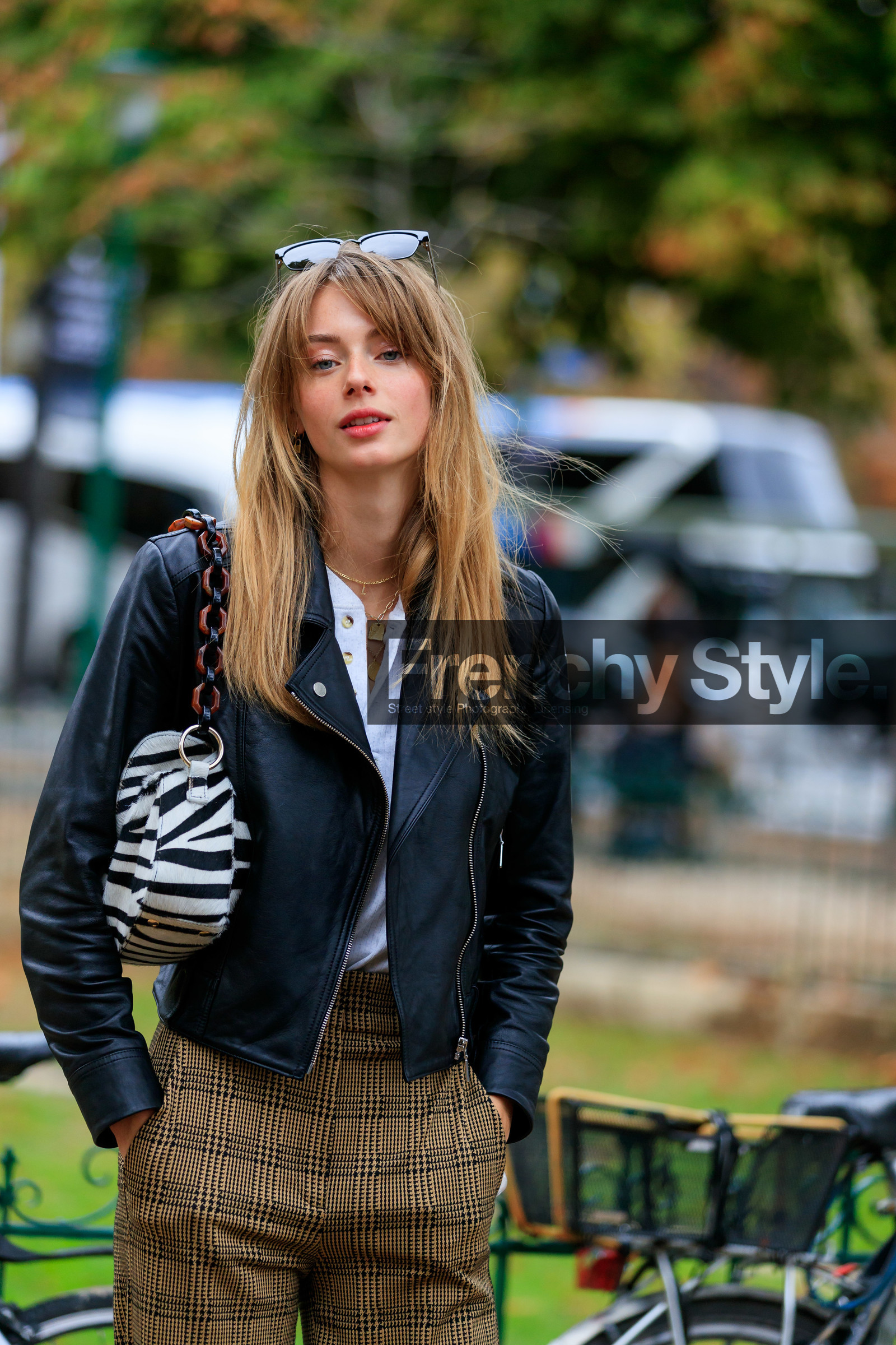 model, black leather perfecto, checked pants, beige pants, white bag, black bag, striped bag, fur bag, scale strap bag, shoulder bag, animal printed bag, golden necklace, multi necklace, big chain necklace, charms necklace, PARIS, PFW, SPRING SUMMER 2020, SS 20, fashion week, frenchystyle, FW, jonathan paciullo, street style, vertical, atmosphere details, detail