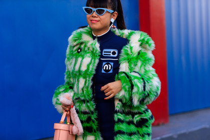 blue dress, céline, earrings, fun sunglasses, Fur coat, graphic jacket, green coat, green fur, knit dress, leather bag, miu miu, pink bag, printed jacket, sunglasses, street style, jonathan paciullo, FW, frenchystyle, fashion week, NYFW, NEW YORK, AUTUMN WINTER 2018-2019, AW 18-19, FALL WINTER 2018-2019, FW 18-19, atmosphere details, horizontal, detail, leaf greener