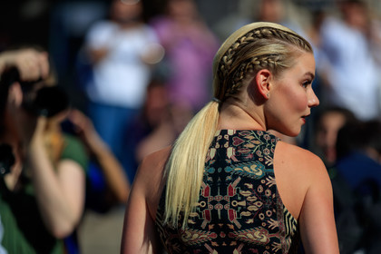 braids, graphic dress, graphic top, printed dress, printed top, fashion week, frenchystyle, FW, jonathan paciullo, street style, PFW, PARIS, atmosphere details, horizontal, detail, AUTUMN WINTER 2018-2019, FALL WINTER 2018-2019, FW 18-19