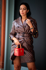 georgina rodriguez, brown leather dress, brown leather jacket, jacket dress, monogrammed bag, monogrammed dress, monogrammed jacket, box bag, louis vuitton bag, louis vuitton dress, louis vuitton jacket, golden watch, hand bag, square shape bag, PARIS, PFW, fashion week, frenchystyle, FW, jonathan paciullo, street style, SPRING SUMMER 2021, SS 21, vertical, atmosphere details, detail