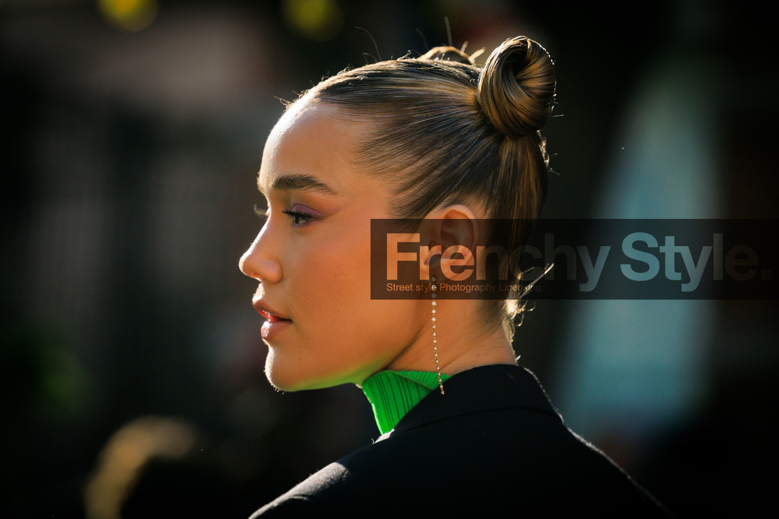 details, makeup, eyes, high bows, strass earrings, Olivia Ponton, fashion week, frenchystyle, FW, jonathan paciullo, street style, NYFW, NEW YORK, AUTUMN WINTER 2022-2023, FALL WINTER 2022_2023, FW 22-23, atmosphere details, horizontal